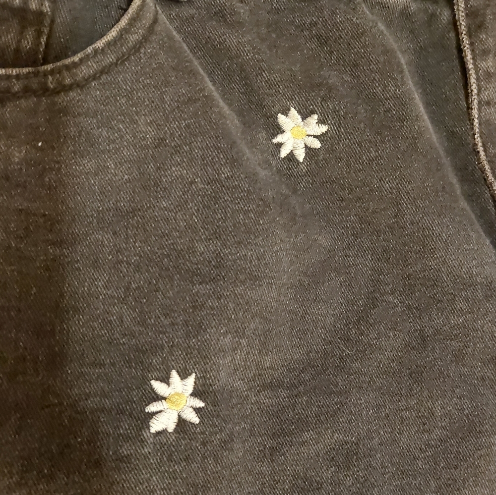 Shein Daisy Denim Shorts, Size 3X - Picture 4 of 6